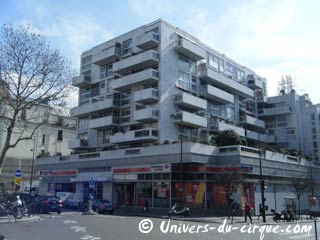 Séquence nostalgie sur l'emplacement du cirque Medrano à Paris