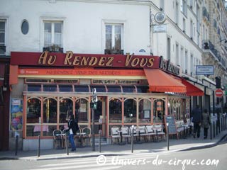 Séquence nostalgie sur l'emplacement du cirque Medrano à Paris