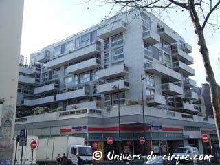 Séquence nostalgie sur l'emplacement du cirque Medrano à Paris