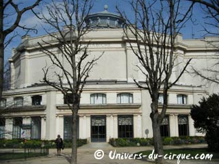 Ces thétres parisiens qui ressemblent à des cirques stables