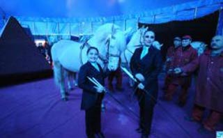 Dunkerque: le Cirque Arlette Gruss vise une perfection, qui se construit aussi côté coulisses