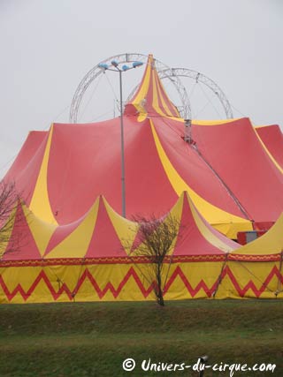Le nouveau chapiteau du cirque Zavatta fils