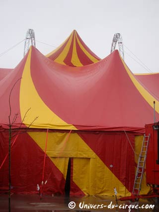 Le nouveau chapiteau du cirque Zavatta fils