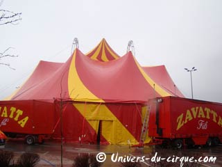 Le nouveau chapiteau du cirque Zavatta fils
