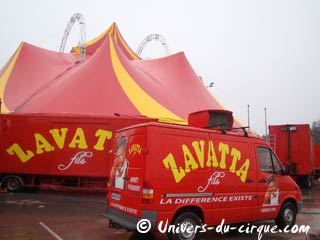 Le nouveau chapiteau du cirque Zavatta fils