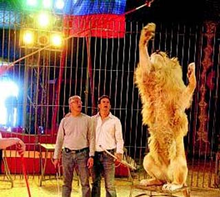 Narbonne: le policier dans la cage au lion
