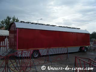 Dernière étape sur la Côte d'Azur de la seconde unité du cirque Medrano