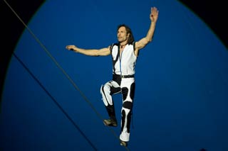 Le funambule Freddy Nock traverse la rade de Zurich sur un cble