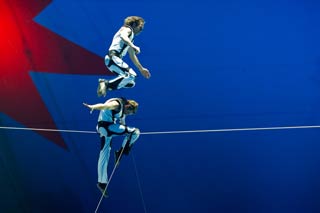 Le funambule Freddy Nock traverse la rade de Zurich sur un cble
