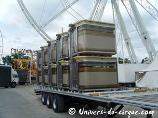 Démontage de la Foire du Trône à Paris