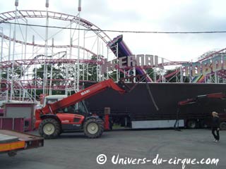 Démontage de la Foire du Trône à Paris