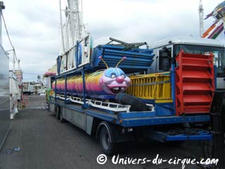Démontage de la Foire du Trône à Paris