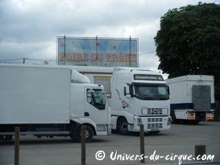Démontage de la Foire du Trône à Paris