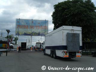 Démontage de la Foire du Trône à Paris