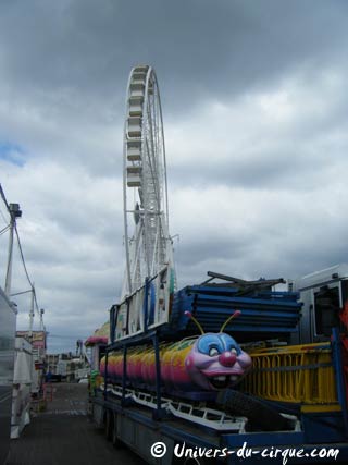 Démontage de la Foire du Trône à Paris