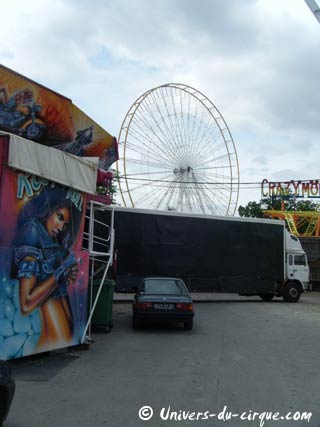 Démontage de la Foire du Trône à Paris