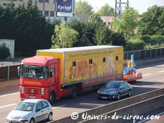 Bourgogne: l'arrivée du cirque Pinder Jean Richard à Dijon