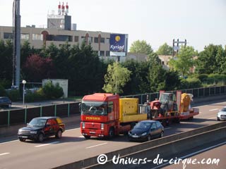 Bourgogne: l'arrivée du cirque Pinder Jean Richard à Dijon