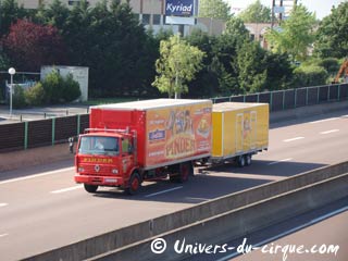 Bourgogne: l'arrivée du cirque Pinder Jean Richard à Dijon
