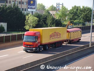 Bourgogne: l'arrivée du cirque Pinder Jean Richard à Dijon