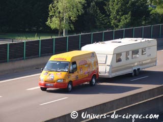Bourgogne: l'arrivée du cirque Pinder Jean Richard à Dijon