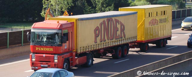 Bourgogne: l'arrivée du cirque Pinder Jean Richard à Dijon