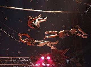 1ère Biennale du cirque de Vierzon: de l'Adrénaline sous le chapiteau Amar