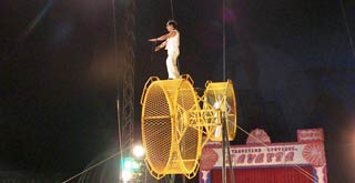 Bias: spectacle sous chapiteau avec le cirque Claudio Zavatta