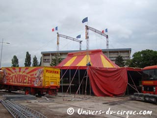 Bourgogne: le démontage du cirque Pinder à Dijon ce dimanche 06 juin 2010