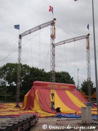Bourgogne: le démontage du cirque Pinder à Dijon ce dimanche 06 juin 2010