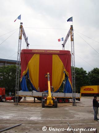 Bourgogne: le démontage du cirque Pinder à Dijon ce dimanche 06 juin 2010