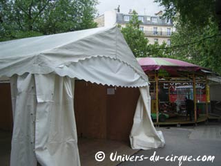 Changement de programme sur la place Gilbert Perroy à Paris