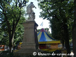 Le cirque Gontellis est arrivé dans le square Garibaldi à Paris