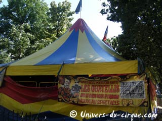 Le cirque Gontellis est arrivé dans le square Garibaldi à Paris