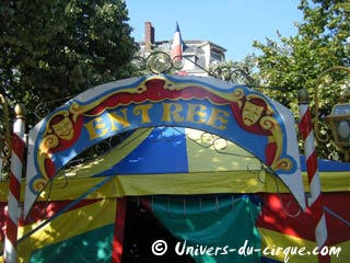 Le cirque Gontellis est arrivé dans le square Garibaldi à Paris