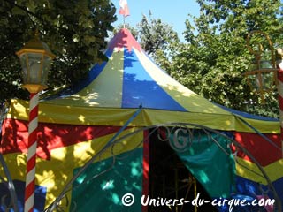 Le cirque Gontellis est arrivé dans le square Garibaldi à Paris