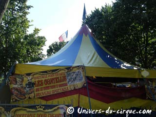 Le cirque Gontellis est arrivé dans le square Garibaldi à Paris