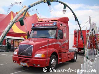Retour en images sur l'arrivée et le montage du cirque Zavatta fils à Chenove