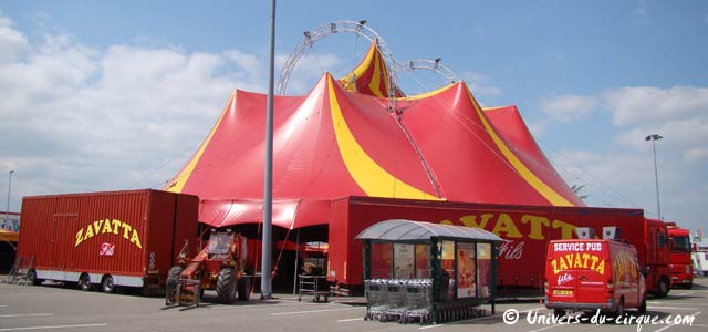 Retour en images sur l'arrivée et le montage du cirque Zavatta fils à Chenove