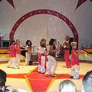 Avelin: un chapiteau de cirque installé pour le spectacle des enfants