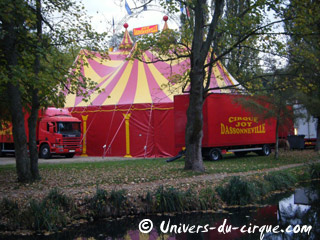 Yvelines: le cirque Joy Dassonneville est arrivé à Jouy-en-Josas