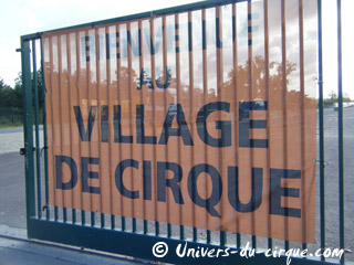 Paris: derniers jours de l'édition 2010 du Village de Cirque sur la Pelouse de Reuilly