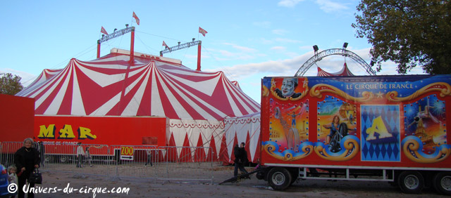 Saône-et-Loire: le démontage des installations du cirque Amar à Chalon-sur-Saône en images