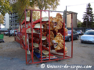 Saône-et-Loire: le démontage des installations du cirque Amar à Chalon-sur-Saône en images