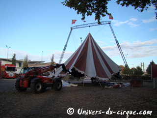 Saône-et-Loire: le démontage des installations du cirque Amar à Chalon-sur-Saône en images