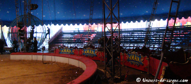 Saône-et-Loire: le démontage des installations du cirque Amar à Chalon-sur-Saône en images