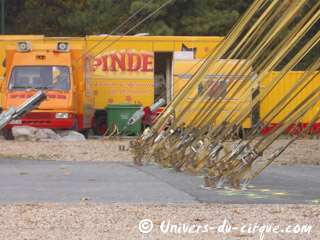 Paris: le montage du grand chapiteau Pinder se poursuit sur la Pelouse de Reuilly