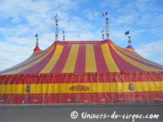 Paris: le grand chapiteau du cirque Pinder est monté sur la Pelouse de Reuilly
