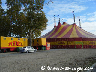 Paris: le grand chapiteau du cirque Pinder est monté sur la Pelouse de Reuilly
