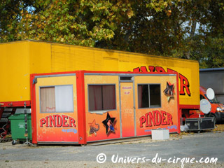 Paris: le grand chapiteau du cirque Pinder est monté sur la Pelouse de Reuilly